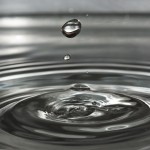 kropla wody koncentryczne fale